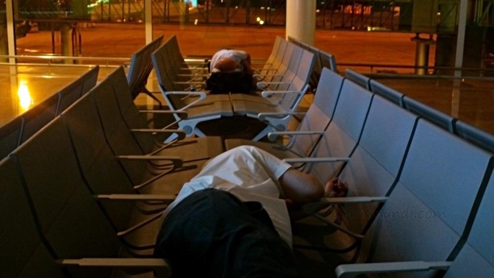 dormir-aeropuerto-barcelona-4.jpg