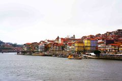 Centro histórico de Oporto desde el río Duerdo