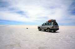 Aparcamiento en el desierto de sal