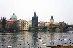 Vista de la Ciudad Vieja de Praga y el Puente de Carlos