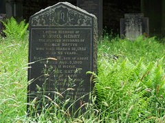 Detalle de una de las lápidas del bonito cementerio