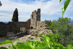La ruinas de la entrada a la fortaleza