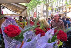 Paradas de rosas en Las Ramblas de Barcelona 2014