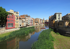 Panorámica de Girona y el río Onyar desde el Pont de Pedra