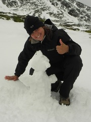 Armando muñecos de nieve en Ushuaia