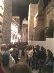 Cola para entrar al Palacio de la Madraza