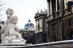 Estatua frente al Palacio Hofburg, Viena