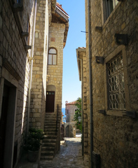 Las calles de la Stari Grad de Ulcinj