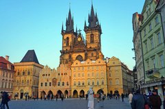 Plaza de la Ciudad Vieja con la Iglesia de Týn, Praga