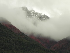 Las montañas nubladas del Parque Los Alerces