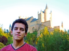Yo frente al Alcázar de Segovia