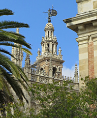 El Giraldillo la escultura que corona la Giralda de Sevilla