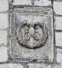 El escudo de Montenegro decora la fachada del Monasterio
