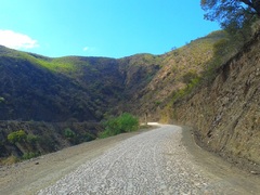 Camino empedrado a Cochabamba