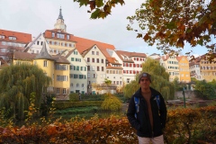 Centro de Tübingen desde orillas del río Neckar