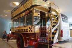 Antiguo autobús, Museo Mercedes-Benz, Stuttgart