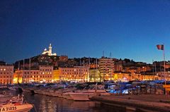 Puerto antiguo de Marsella de noche