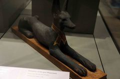 Figurilla de pharaoh hound en el Museo Egipcio de Turín