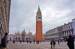 Plaza de San Marco con su campanario, Venecia