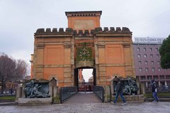 Puerta de la antigua muralla de Bolonia