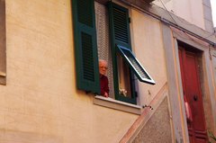Anciana local en Corniglia, Cinque Terre