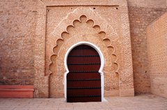 Puerta de la Mezquita Kutubía en Marrakech
