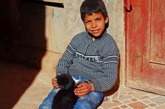 Un niños en las calles del pueblo de Tinerhir, Marruecos