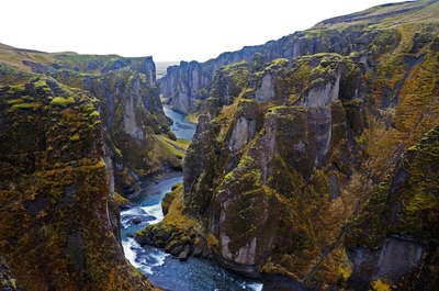 Cañón Fjaðrárgljúfur, Islandia